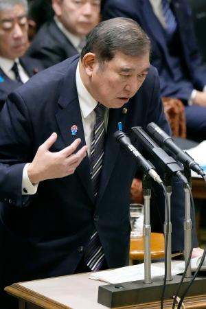 　参院予算委で答弁する石破首相＝５日午前