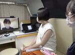 　オンラインで妊婦健診を受ける女性（中央）＝２０２３年６月、長野県伊那市