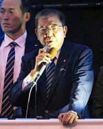 自民党総裁選の演説会で発言する石破元幹事長＝１９日午後、東京・秋葉原