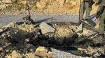 　イランの攻撃後、損壊したイスラエルの道路。イスラエル軍が１４日公表した（ロイター＝共同）