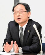 所長就任にあたって抱負を語る吉田氏＝５日、鳥取市東町２丁目