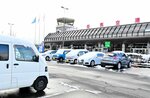 空港駐車場に止めたマイカーを取りに行くためのタクシー代の一部を助成することで利便性向上を図る＝豊岡市岩井のコウノトリ但馬空港