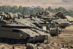 　レバノン国境周辺に配備されたイスラエル軍の戦車＝１４日（ＡＰ＝共同）