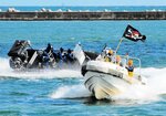 テロリストが乗った小型船に見立てた船（手前）を追尾するゴムボート＝１１日、境港市の美保湾
