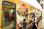 ＪＲ山陰線で鳥取―米子間を中心に使用されているコナン列車＝２０２１年９月１８日、ＪＲ鳥取駅