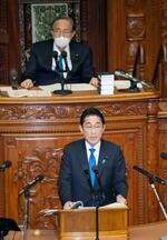 　１月、衆院本会議に臨む細田衆院議長。下は岸田首相