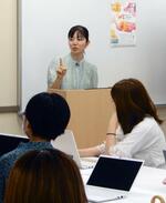 　奈良女子大工学部の講座に講師として登壇したソニーの女性エンジニア＝７月、奈良市
