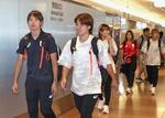 　パリ五輪を終え、帰国した（左から）熊谷、高橋らサッカー女子日本代表＝５日、羽田空港