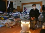 　石川県輪島市に設けられた避難所で過ごす能登半島地震の被災者＝１月