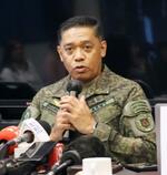 　１９日、マニラで記者会見するフィリピン軍のブラウナー参謀総長（共同）