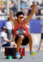 　男子走り幅跳び（視覚障害Ｔ１３）　アジア新記録となる７メートル０３をマークし、銀メダルの福永凌太＝パリ（共同）
