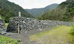 　鹿児島県奄美市住用町の石積み護岸。市の文化財に指定された（市立奄美博物館提供）