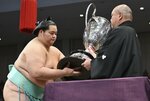 ①大相撲　大関琴桜が九州場所で初優勝。祖父の出身地・倉吉市でも祝福（１１月）