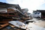 　倒壊した石川県珠洲市の建物＝４日午前１０時１分