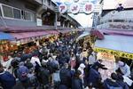 　昨年末、大勢の人でにぎわう東京・上野のアメ横商店街