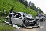 　北海道富良野市の衝突事故で大破した車両＝２８日午後