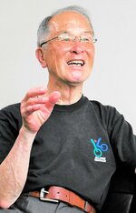 鳥取県トライアスロン協会の会長に就任した山根さん＝１３日、米子市内