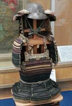 　上杉謙信が着用したとされる甲冑「色々威腹巻」＝１２日午前、山形県米沢市