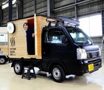 地元企業によるプロジェクトチームで製作したサウナカー＝鳥取市古海の吉谷機械製作所