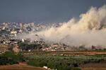 　イスラエル軍の空爆後、大きな煙が上がるパレスチナ自治区ガザ北部＝１６日（ゲッティ＝共同）