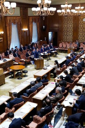 　国会で開かれた参院政治改革特別委＝２３日午前