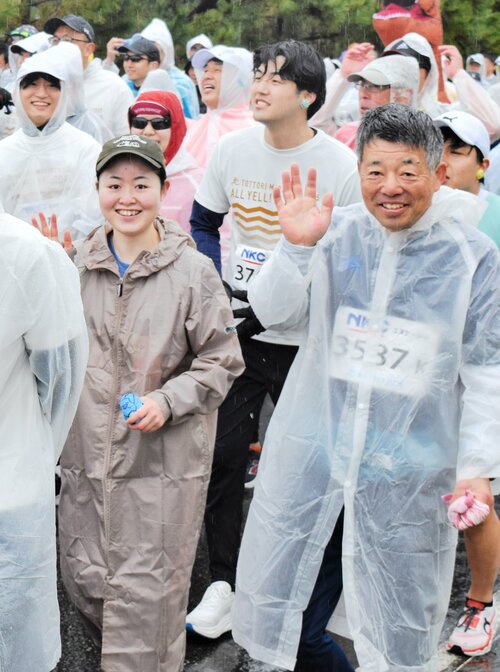 スタートする宮崎さん親子