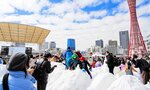 神戸営業所が企画した香美町の雪を神戸市に届ける雪遊び体験イベント＝２月１７日、神戸市中央区のメリケンパーク（同町提供）