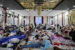 　ルーマニアのホテルに避難するウクライナからの人々＝２０２２年３月（ＡＰ＝共同）