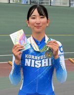 女子５００㍍タイムトライアルで準優勝を飾った相見涼花＝７日、北海道函館市の函館競輪場