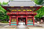 　根津神社の楼門＝東京都文京区