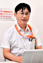 オンラインで相談を受ける舩越事務局長＝米子市法勝寺町の県中小企業診断士協会