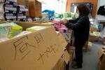 　石川県輪島市の避難所に置かれた生理用品や女性用の肌着などの支援物資。目隠しが設置されるなどの配慮がされていた＝４日午後