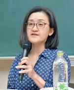 　技能実習性らの孤立出産について講演する上智大の田中雅子教授＝１１日午後、福岡市