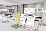 免税店が出店する国際線出国待合室に続く入り口付近＝境港市佐斐神町の米子鬼太郎空港