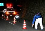 歩行者が軽乗用車にはねられた事故現場＝５日午後７時５５分ごろ、鳥取県琴浦町三本杉