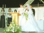 夢花火で行われた「人前結婚式」＝２０００年１月１日、倉吉市