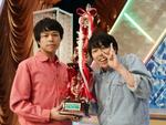 　ＮＨＫ上方漫才コンテストで優勝した「フースーヤ」の田中ショータイムさん（左）と谷口理さん＝２４日夜、大阪市