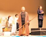 公演本番を前に稽古に熱を入れる「演劇ＦＡＣＴＯＲＹ」の団員