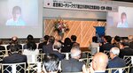 瀧医師の講演を聞いて拍手を送る会員ら＝２日、倉吉市山根の倉吉シティホテル