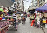 　ミャンマー・ヤンゴン中心部の市場＝２月（共同）