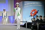 　大阪・関西万博の開幕１年前を記念したイベントで発表された、「ＥＸＰＯサービスクルー」の制服＝４月、東京都内
