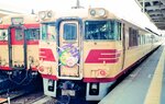 １９９３年の鳥取西高の応援列車（２回戦）。応援列車であることを示すヘッドマークはＪＲが作成した。出場校の生徒や教員がデザインすることもあった（治部田祐輔氏提供）
