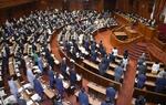 　改正刑法などが可決、成立した参院本会議＝６月１６日