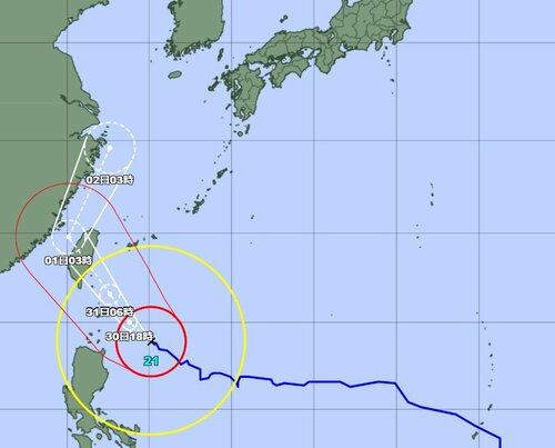 ３０日午前６時現在の台風２１号の進路予報図（気象庁ホームページより）