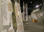 　横浜市で開かれた企画展「そのとき新聞は、記者は、情報は―関東大震災１００年」＝２６日午前