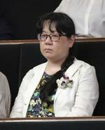 　改正刑法が成立した参院本会議を傍聴する金子深雪さん＝６月