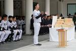 　西宮神社で必勝祈願する阪神・藤川新監督ら＝６日、兵庫県西宮市