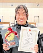 女子ビームピストル６０発で優勝した有本雅歩＝広島県つつがライフル射撃場