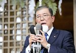 自民党総裁選への立候補を表明する石破元幹事長＝２４日午前、鳥取県八頭町郡家殿の和多理神社