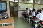  都築電気やＩＴ業界などについて説明を受ける生徒ら＝１９日、鳥取市鹿野町鹿野の鹿野学園 